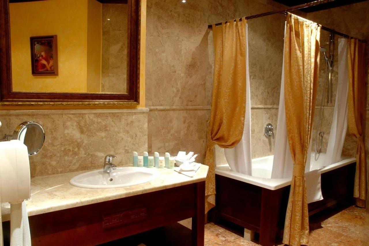 Optima Collection Dnipro Hotel ภายนอก รูปภาพ